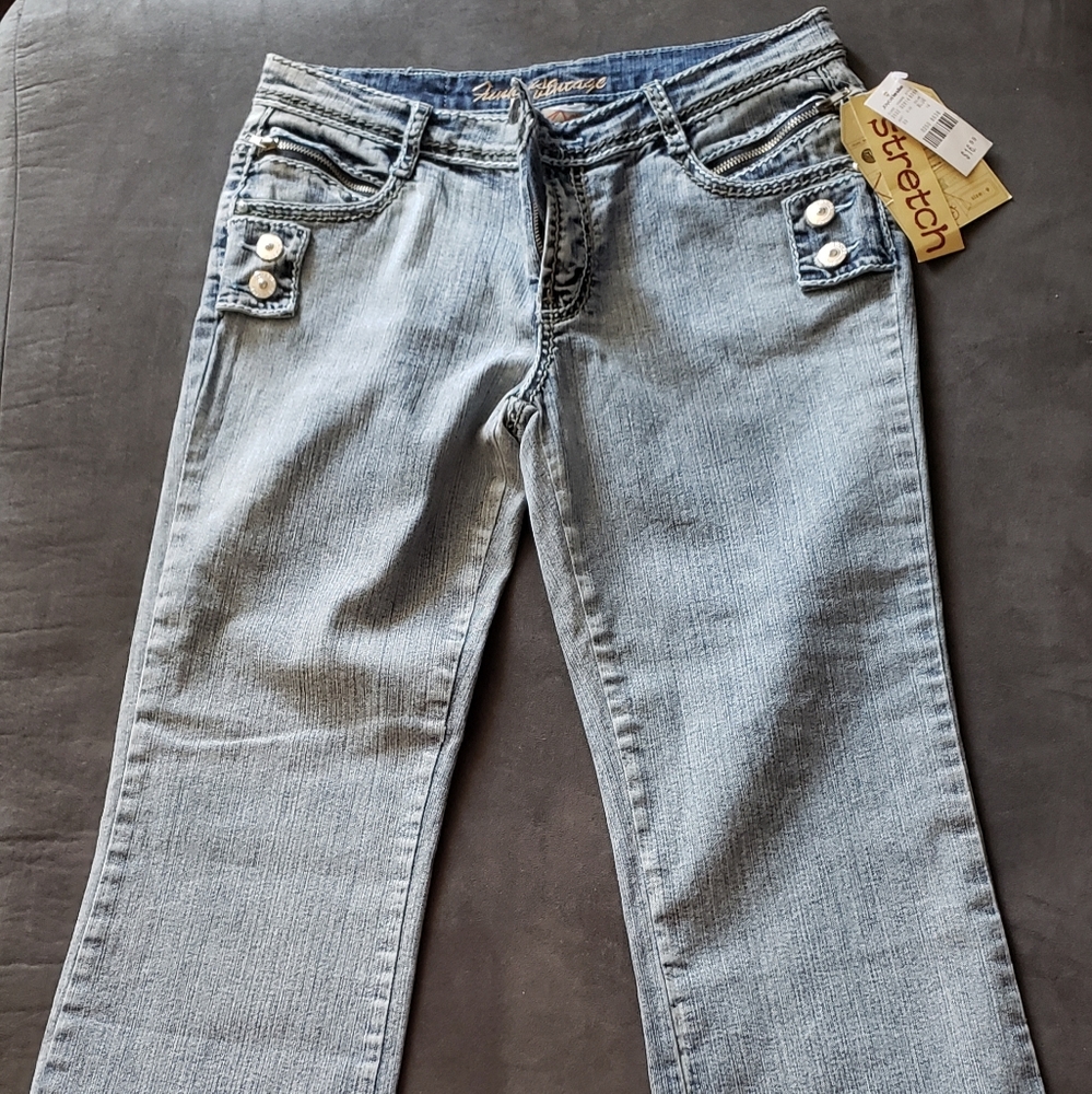 *New Women's capris jeans size 9